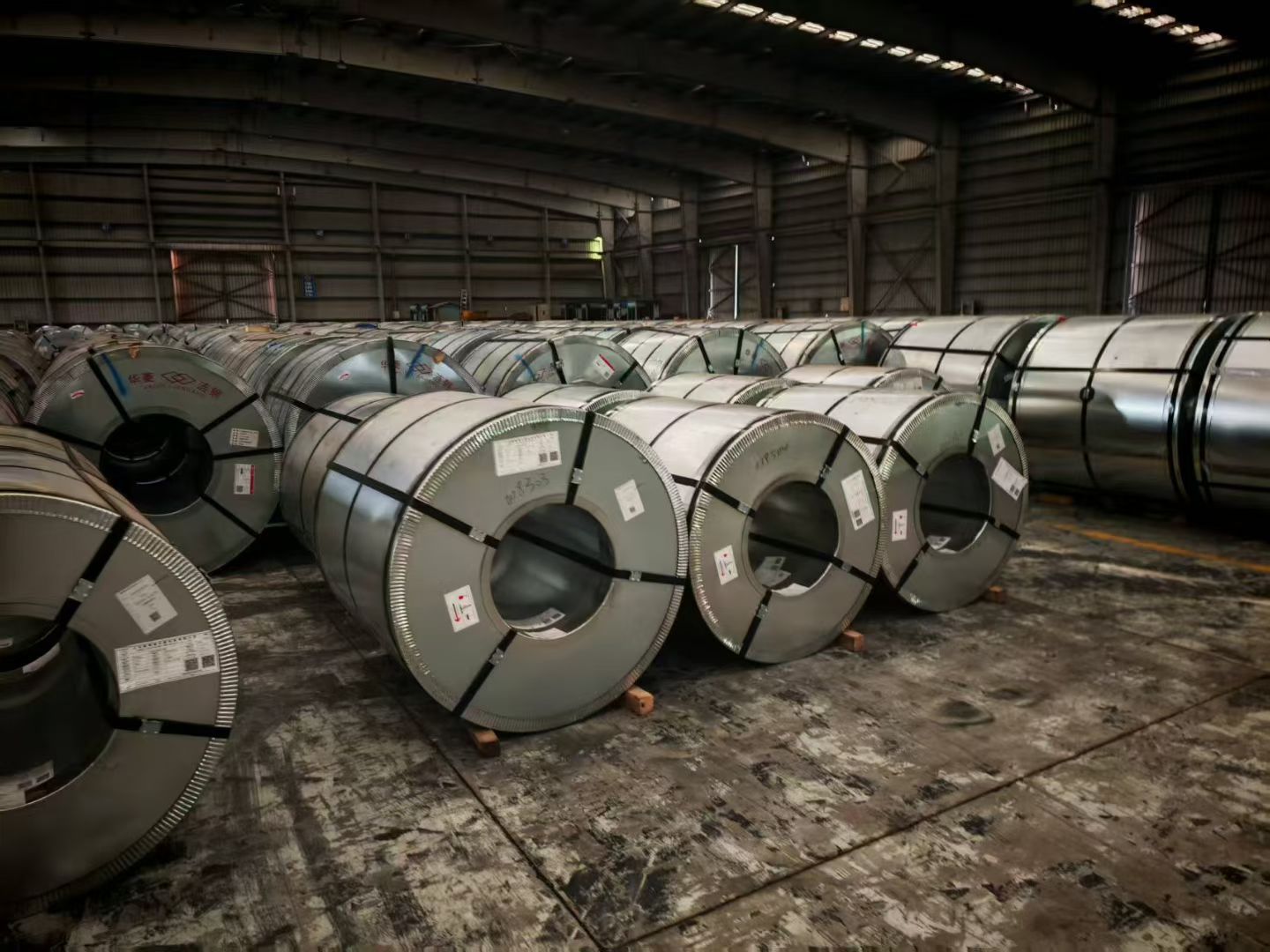 Steel pipe export lashing — deck stowage with waterproof tarpaulin