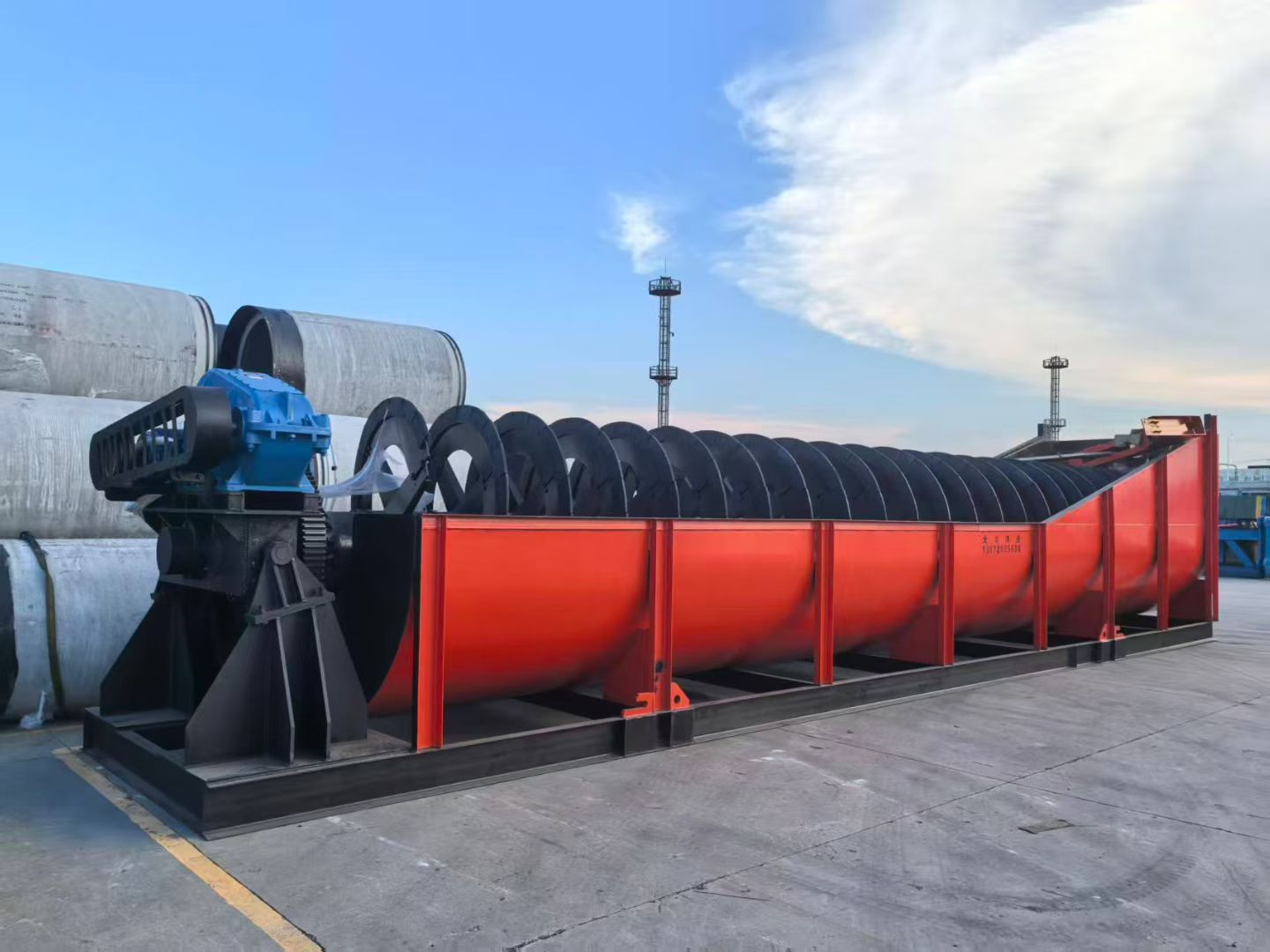 Large transformer export lashing — high-tensile steel bands with custom wooden supports